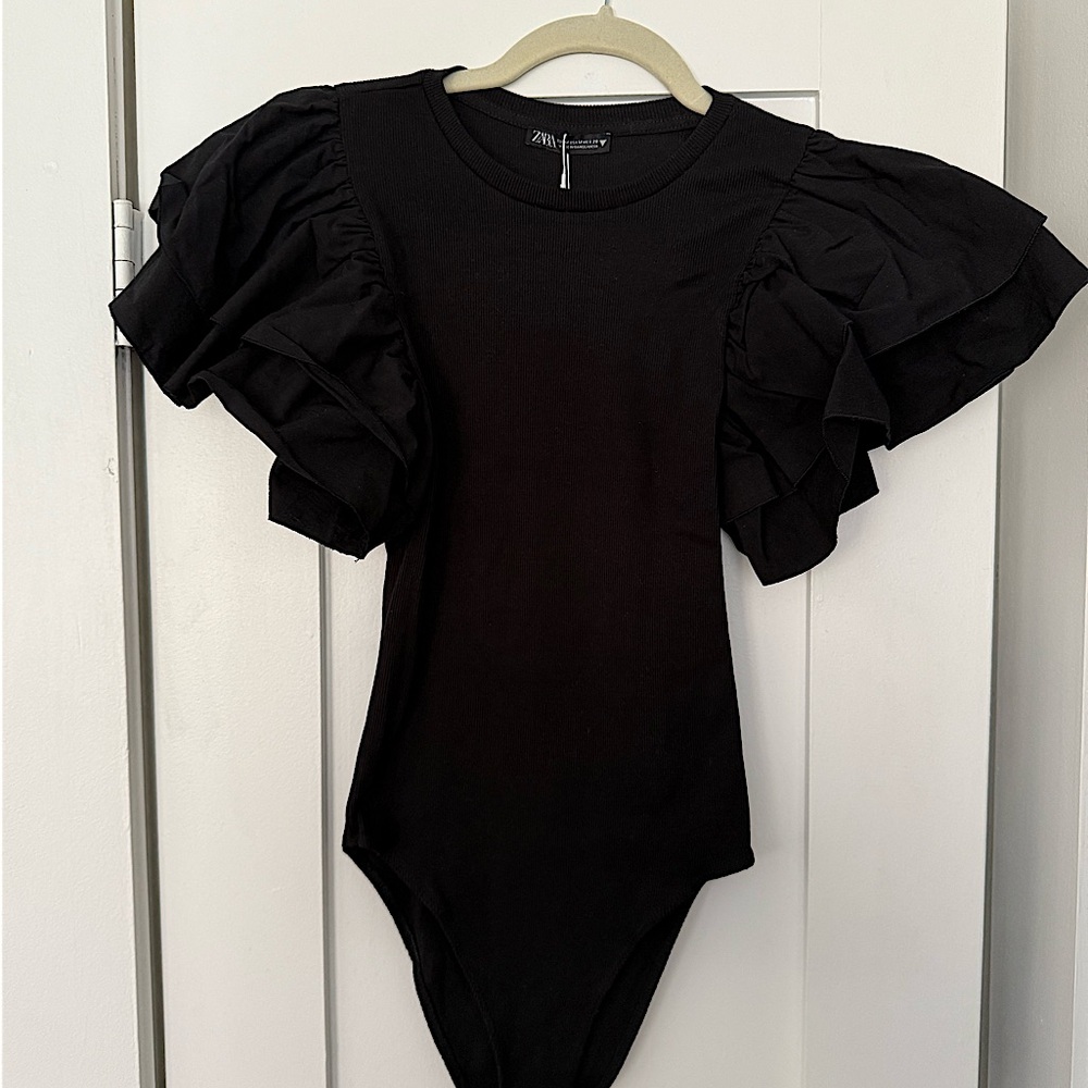 Zara Black Ruffled Sleeve Ribbed Bodysuit (Size M)